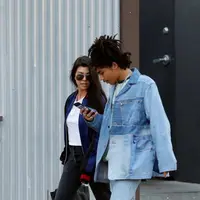 Setelah putus dari Scott Disick, sepertinya Kourtney Kardashian lebih tertarik dengan pria yang lebih muda. (OK! Magazine)