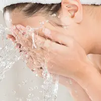 Ilustrasi Cuci Muka/https://www.shutterstock.com/kei907