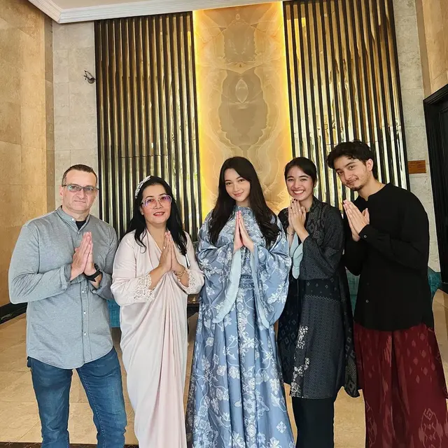 Beda Keyakinan, Ini Potret 6 Artis Temani Kekasih Rayakan Hari Besar Agamanya
