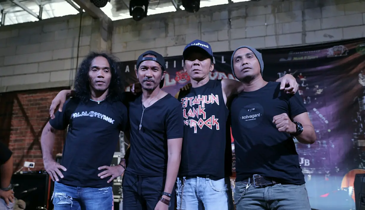 Slank mengatakan di dalam kehidupan sehari-hari masyarakat tak lepas dari yang namanya media sosial. Namun cukup disayangkan ketika fungsi awal sebagai tempat bergaul namun saat ini berubah menjadi tempat cari musuh. (Galih W. Satria/Bintang.com)