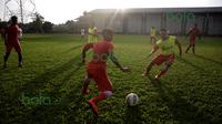 Suasana latihan Persija Jakarta di Pemain Persija di Lapangan National Youth Training Center, Sawangan, Depok, Rabu (17/2/2016). (Bola.com/Nicklas Hanoatubun)
