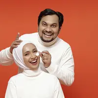 Bersama dengan sang istri yaitu dr. Arti Indira, Tompi berkolaborasi menciptakan sebuah produk kecantikan. (ist)