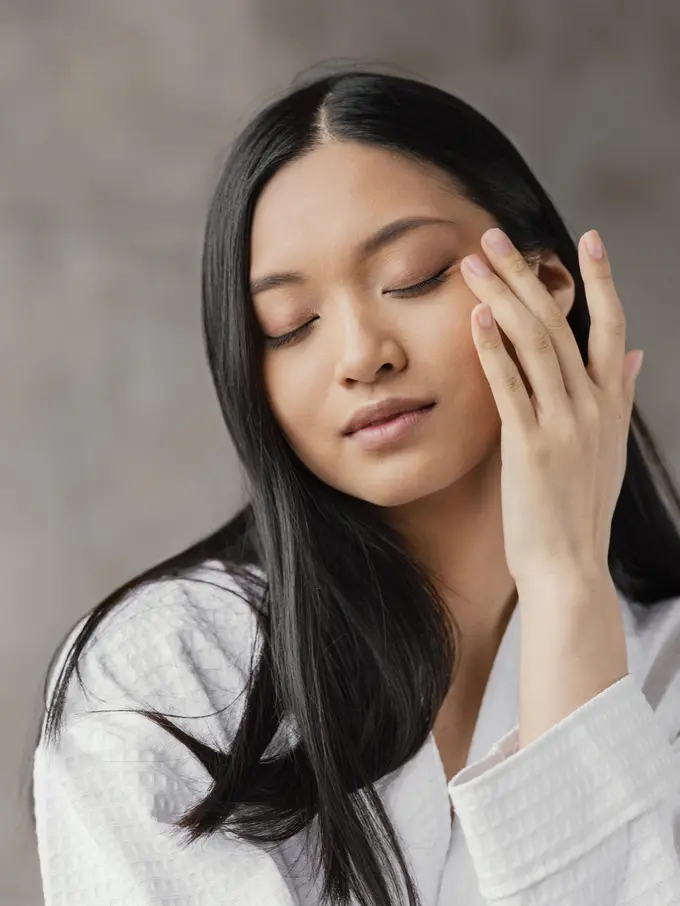 perempuan cantik tenang