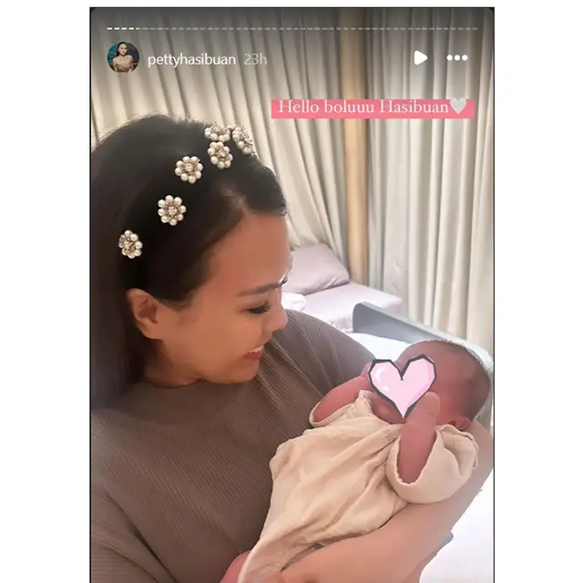 6 Momen Jessica Mila dan Keluarga Gendong Baby Kyarra, Hadirnya Jadi Pelengkap