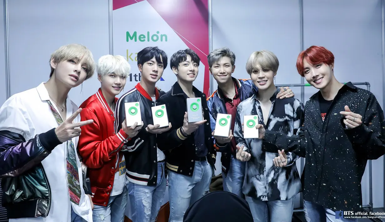 "Setiap promosi album, kami selalu berbagi kebahagiaan dengan para penggemar. Kupikir kami ingin merayakan dan menikmati momen bersama para ARMY melalui V-Live," jelas J-Hope. (Foto: Soompi.com)