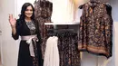 Titi Kamal mengakui senang dengan pakaian berbahan dasar batik. Apalagi batik merupakan ciri khas Nusantara. Yang menurutnya layak dilestarikan. Tidak hanya itu, batik juga merupakan warisan budaya. (Nurwahyunan/Bintang.com)