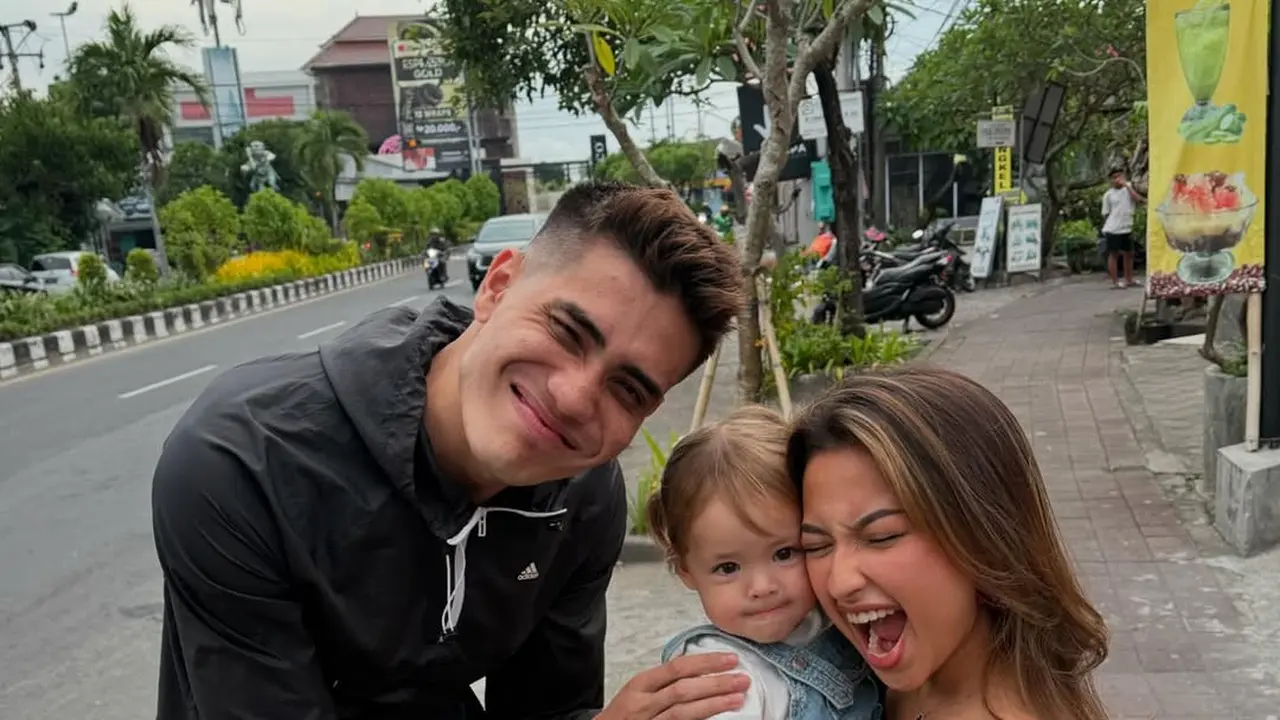 6 Potret Aisar Khaled Bukber Bareng Jennifer Coppen, Anggap Seperti Keluarga di Bali