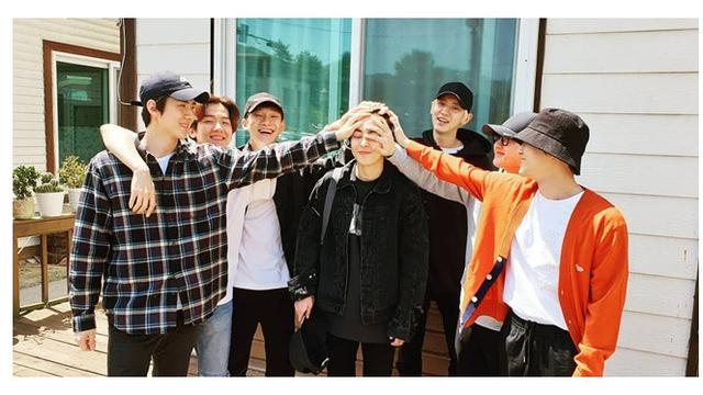 Jadi Anggota Pertama, Ini 5 Potret Xiumin EXO Sebelum Jalani Wajib Militer