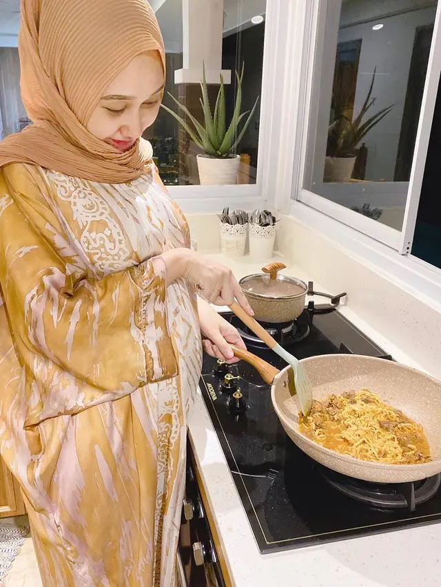Potret kehamilan Dian Pelangi. (Sumber: Instagram/dianpelangi)