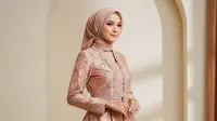 7 Tren Model Gamis Batik Brokat Warna Rose Gold Ramadan 2026, Simpel tapi Memukau