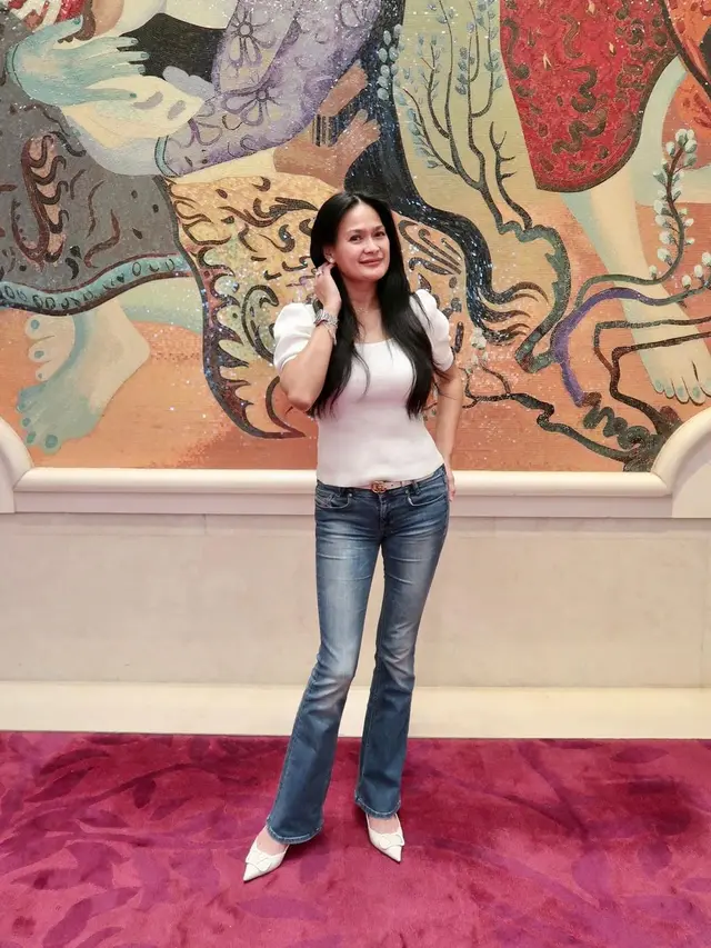 7 Gaya Stylish Donna Harun, Nenek dengan 4 Cucu yang Tetap Awet Muda
