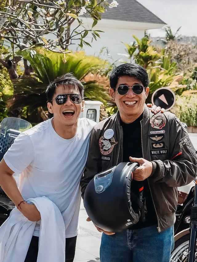 6 Gaya Fashion Ariel NOAH dan Parto Patrio saat Touring ke Lombok, Kompak Abis