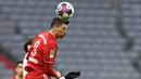 Berkat produktifitasnya di musim ini, Robert Lewandowski berhak atas penghargaan Sepatu Emas Eropa dengan torehan 41 golnya di Bundesliga. (AFP/Andreas Gebert)