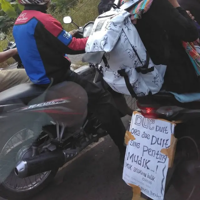 8 Potret Tulisan Kocak di Belakang Motor Pemudik Ini Bikin Geleng Kepala