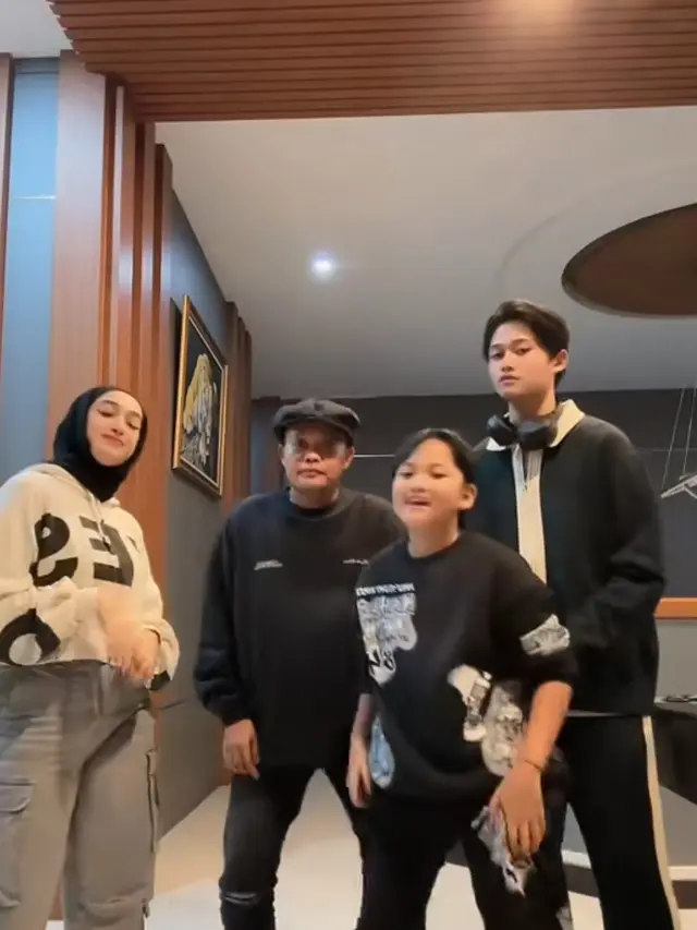 Sule dan Keluarga ke Luar Negeri