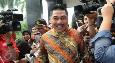 Wakil Ketua Komisi V DPR RI Michael Wattimena usai diperiksa Gedung KPK, Jakarta, Selasa (14/6/2016). Michael Wattimena diperiksa untuk tersangka Ahmad Hi Mustary. (Liputan6.com/Helmi Afandi)