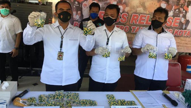 Bandar Narkoba di Tangerang Edarkan Ekstasi Bertuliskan Obat Covid-19 - Vimarsana News