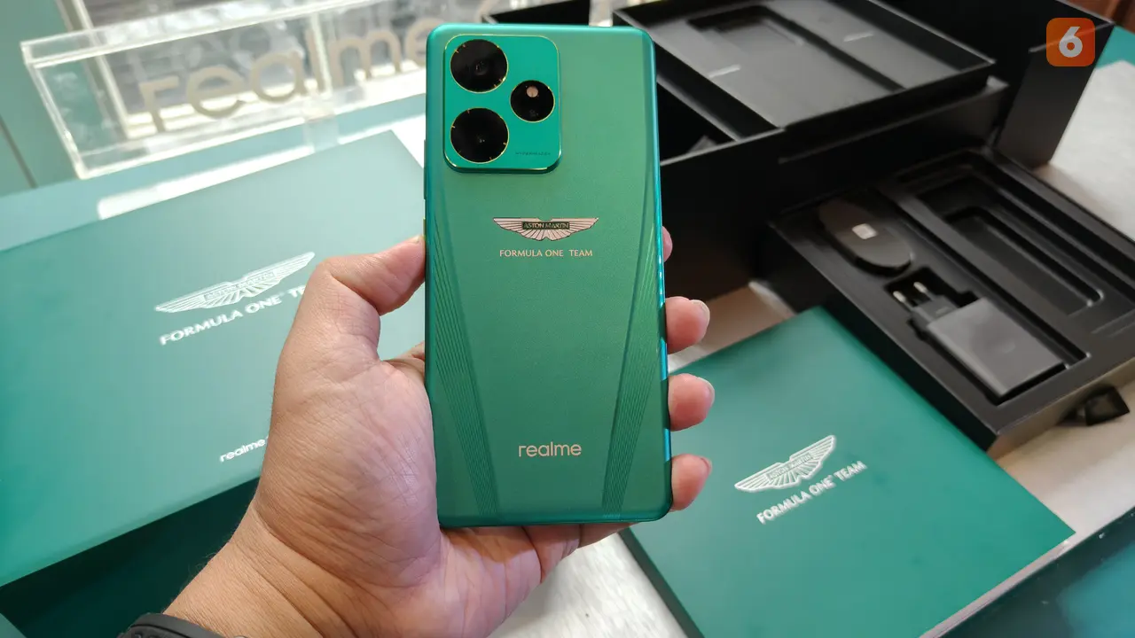 Realme GT 7 Dream Edition hasil kolaborasi dengan Aston Martin yang resmi rilis di Indonesia. (Liputan6.com/Agustinus Mario Damar)