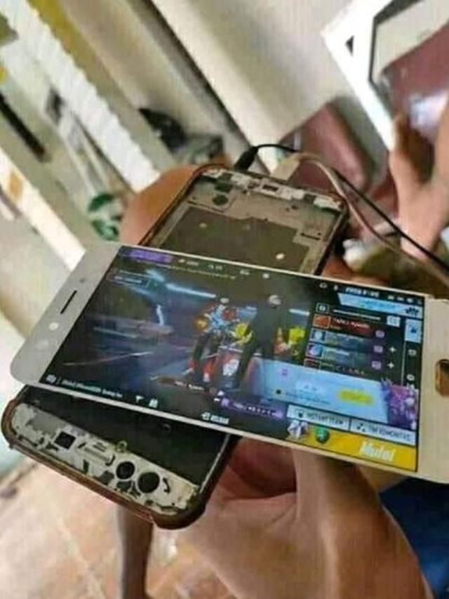 6 Potret Perjuangan Pakai HP Rusak Ini Penuh Lika-Liku, Ngenes Banget