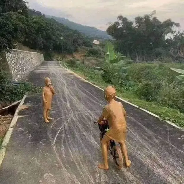 5 Momen Kompakan di Tempat Umum Ini Malah Bikin Geleng Kepala