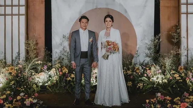 7 Detail Pernikahan Dea Rizkita Berkonsep Adat Sunda dan Modern, Curi Perhatian