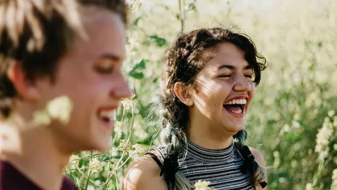 [Bintang] Bikin Cemburu! 5 Shio Ini Terlalu Akrab sama Mantan