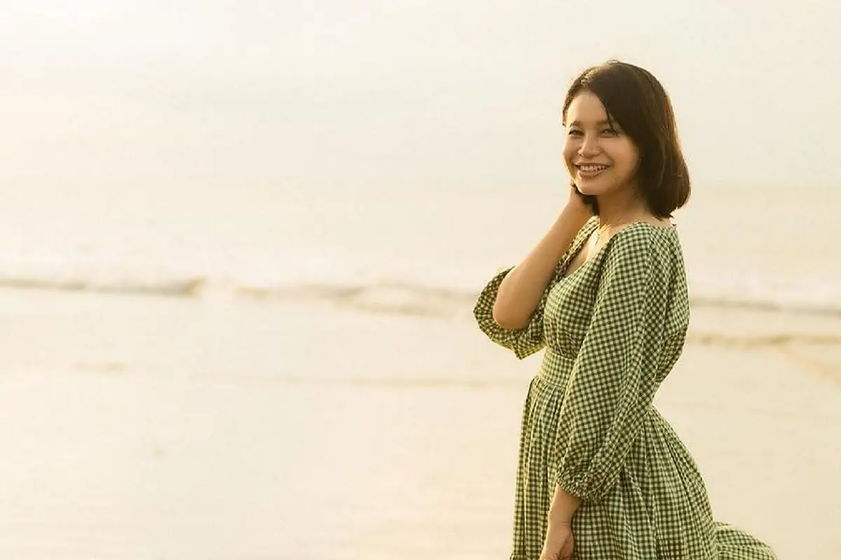 FOTO: Gaya Liburan Rossa Saat di Pantai, Dipuji Tampil Bak ABG