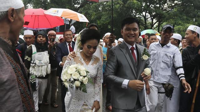 Kesan Pengantin Dikawal Aksi 112 saat Menikah di Katedral - News  Liputan6.com