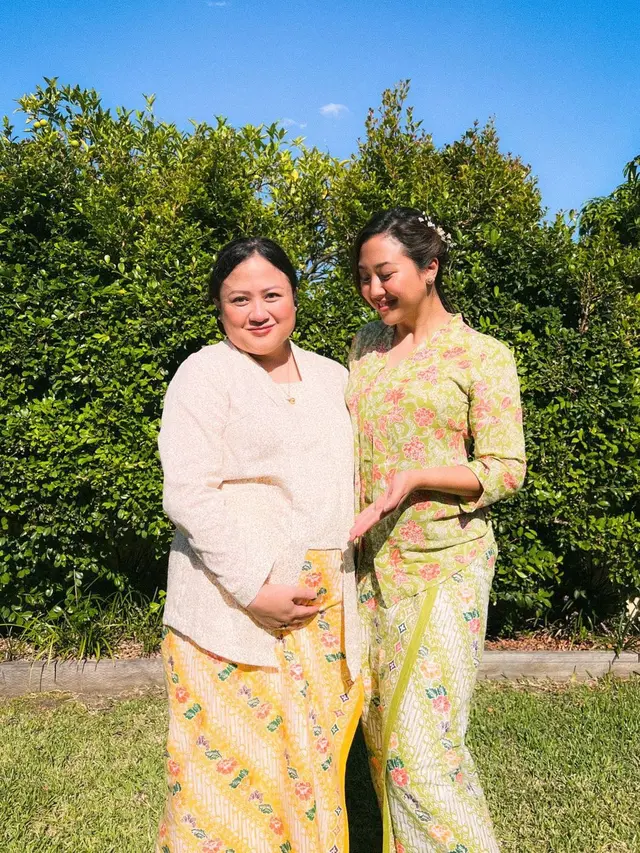 Jarang Tersorot, Ini 6 Potret Sherina Munaf dan Kakaknya yang Sedang Hamil