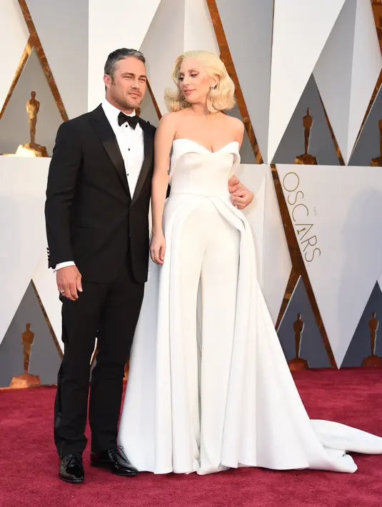 Di sisi lain, sumber juga mengatakan bahwa Gaga memang sudah tak memiliki rasa percaya terhadap Kinney dan butuh waktu untuk kembali memberikan ruang tersendiri untuk Kinney. (AFP/Bintang.com)