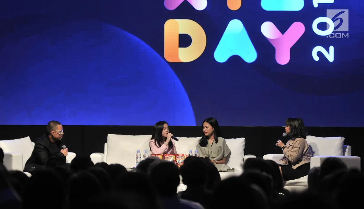 Suasana saat selebgram Clarice Cutie memberi penjelasan dalam diskusi panel di acara XYZ Day 2018 di The Hall, Senayan City, Jakarta, Rabu (25/4). (Merdeka.com/Iqbal S Nugroho)