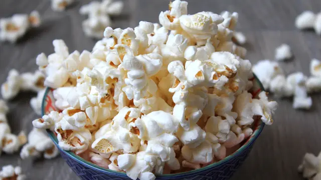 ilustrasi manfaat popcorn untuk kesehatan dan mencegah kanker/Mo Abrahim/pexels