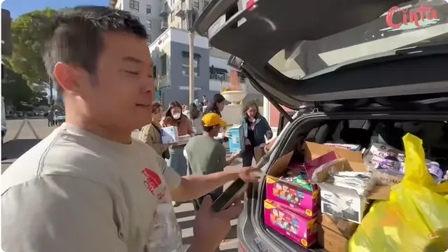 9 Potret Cinta Kuya Bagi Makanan untuk Korban Kebakaran Los Angeles, Tuai Pro Kontra