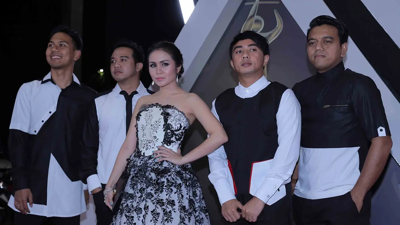 [Bintang] Roby Jawab Kabar Geisha Bubar Pasca Momo Menikah