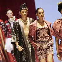 Langkah Trunk Show Collection Karya Denny Wirawan (Bambang E Ros/Fimela.com)