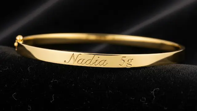 Gelang Bulat dengan Ukiran Nama