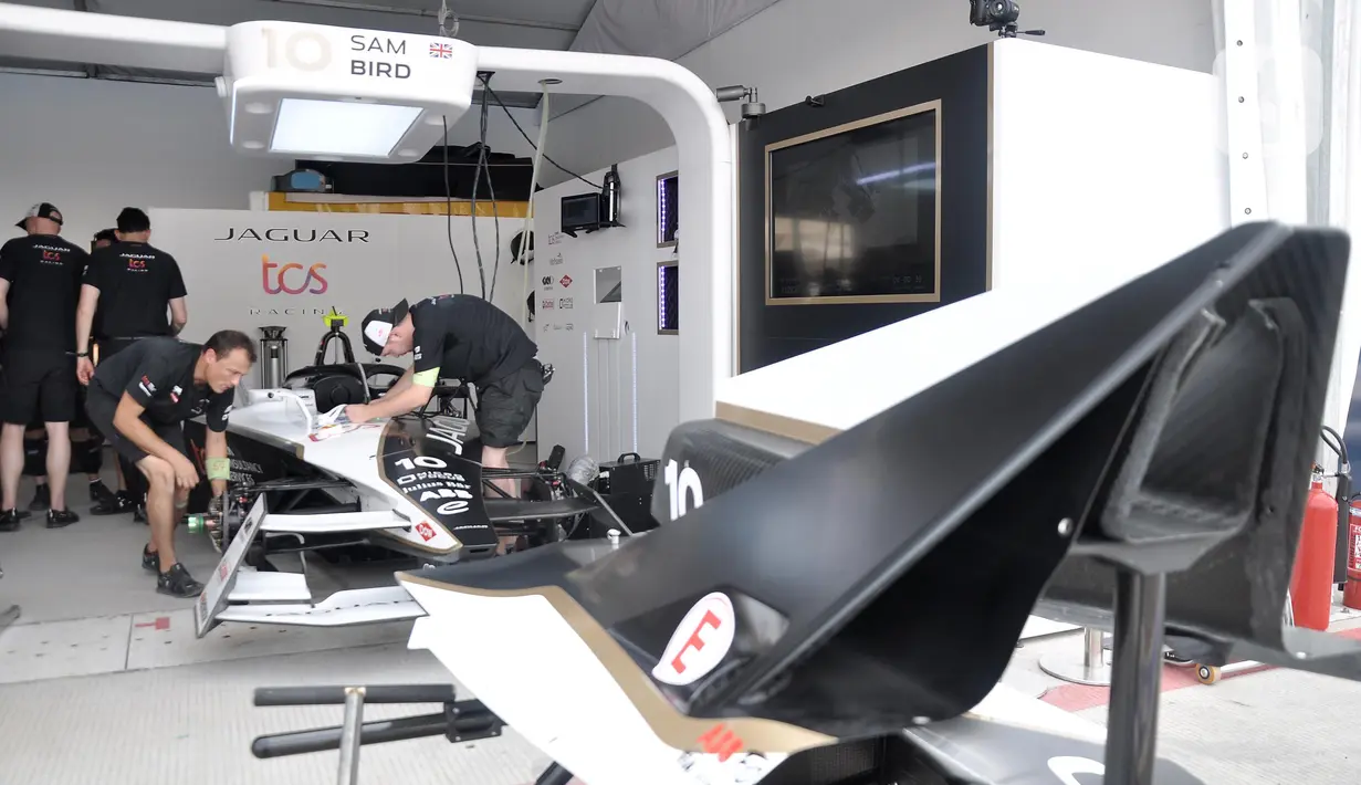 Turnamen ini dianggap istimewa karena menyuguhkan mobil balap listrik Gen-3, mobil generasi terbaru Formula E yang tercepat, teringan, paling bertenaga dan paling efisien di kelasnya. (merdeka.com/Iqbal S. Nugroho)