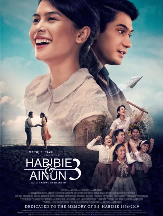 Tak kalah dari film sebelumnya, Habibie dan Ainun 3 raup 210 ribu penonton di hari pertama tayang. Habibie & Ainun 3 berkisah tentang masa muda Hasri Ainun Besari Habibie saat duduk di bangku SMA dan kuliah kedokteran. Hadirkan Jefri Nichol dan Maudy Ayunda, film tersebut sangat dinantikan. Maudy Ayunda dipuji sukses memerankan mendiang Ainun muda. (Liputan6.com/IMDb)