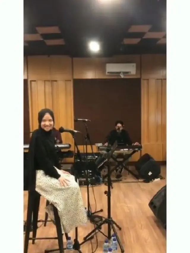 Nissa Sabyan (Foto: Instagram/@tante-rempong_offficial)