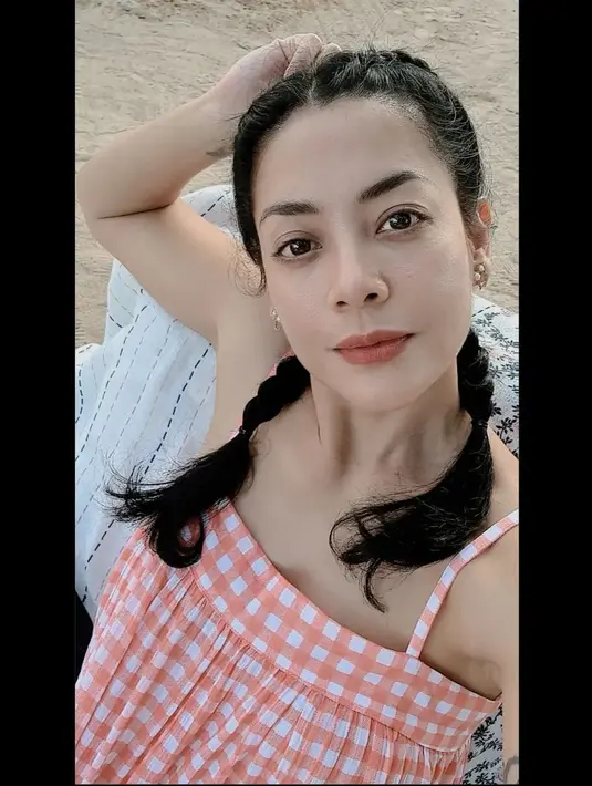 <p>Kini, Lulu Tobing sudah berkarier selama puluhan tahun. Usianya sendiri sudah menginjak angka 44 tahun. Namun, kecantikannya seolah tak pernah luntur. (Foto: instagram.com/@lutob)</p>