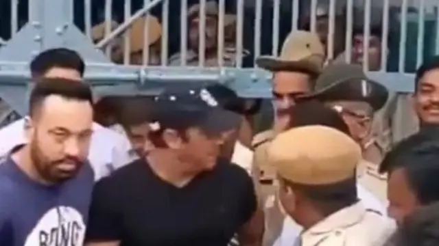 Salman ketika keluar dari penjara ©instagram/manav.manglani