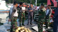 Personel Pushidrosal saat melaksanakan kegiatan opsurta di lapangan (dok: pushidrosal)