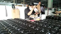 Pabrik kacamata  PT Atalla Indonesia menguasai 10 persen pangsa pasar kacamata nasional. Liputan6.com/Septian Deny
