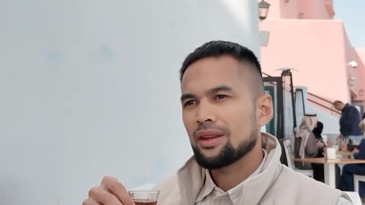 Teuku Wisnu Jalani Ramadan di Tanah Suci Pertama Kali, Beri Guyonan Bapak-Bapak ke Jemaah Nigeria