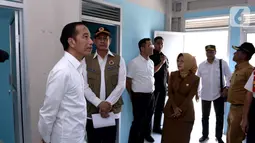 Presiden Joko Widodo meninjau hunian tetap bagi korban gempa di Kota Palu, Provinsi Sulawesi Tengah, Selasa (29/10/2019). Jokowi juga berharap, proses konstruksi bisa segera dimulai di awal tahun. (Liputan6.com/Biro Pers)