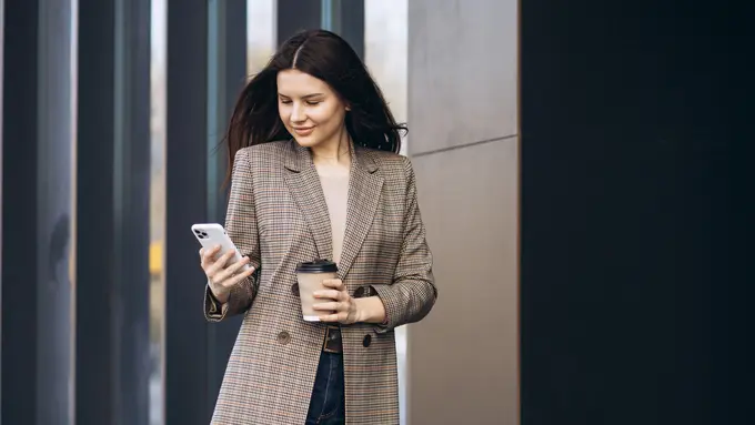 wanita juli modern jalan