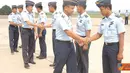 Citizen6, Subang: Enam perwira siswa KPTPH angkatan ke-13 di Skadron Udara 7, Lanud Suryadarma, Subang, mengakhiri pendidikan melalui upacara penutupan pendidikan di Apron Skadron Udara 7, Jumat siang (8/4). (Pengirim: Dodo)