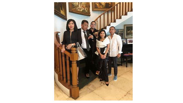 6 Penampakan Rumah Hotman Paris, Tampak Mewah dengan Dilapisi Emas