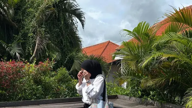 Pesona Melly Goeslaw di Usia 51 Tahun (instagram.com/melly_goeslaw)