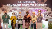 Launching 'Rendang Goes to Europe' yang dihadiri Menteri Parekraf Sandiaga Uno, Dubes RI untuk Bulgaria, Makedonia Utara, dan Albania, Iwan Bogananta bersama pemilik Bella Ltd, Dimitri Ventilous (Dok. Kemenparekraf / Liputan6.com)